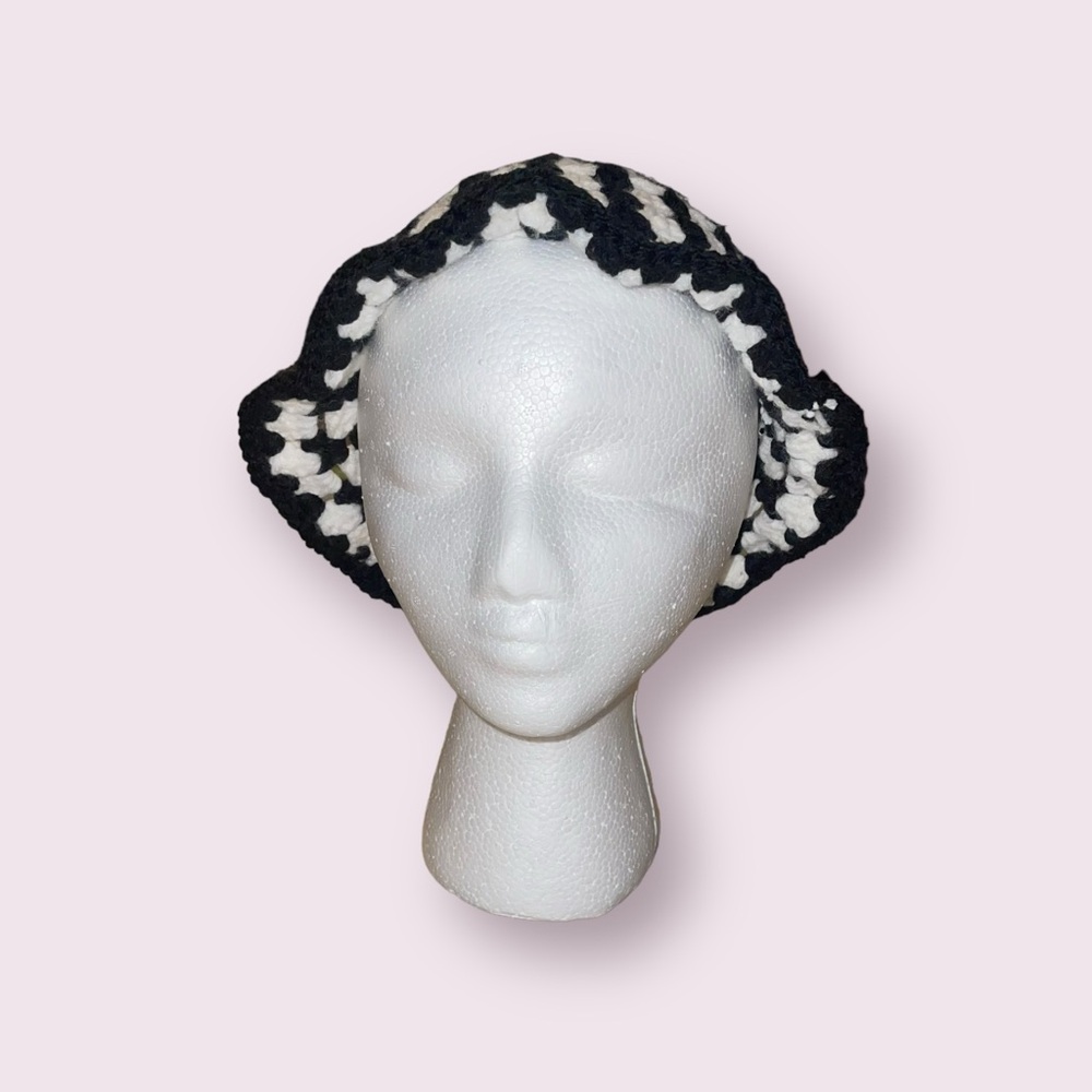 Granny stitch bucket hat - Picture 3 of 5